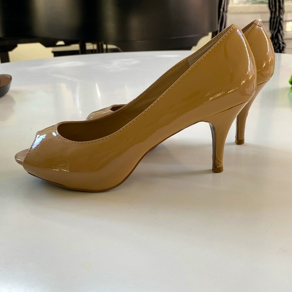 Steve Madden nude colour platform pumps - Picture 2 of 5